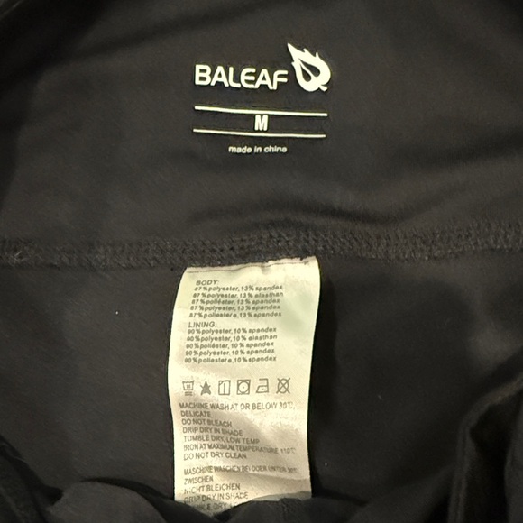 Baleaf Black High-Waist Bike Shorts with Side Pockets - Picture 2 of 3